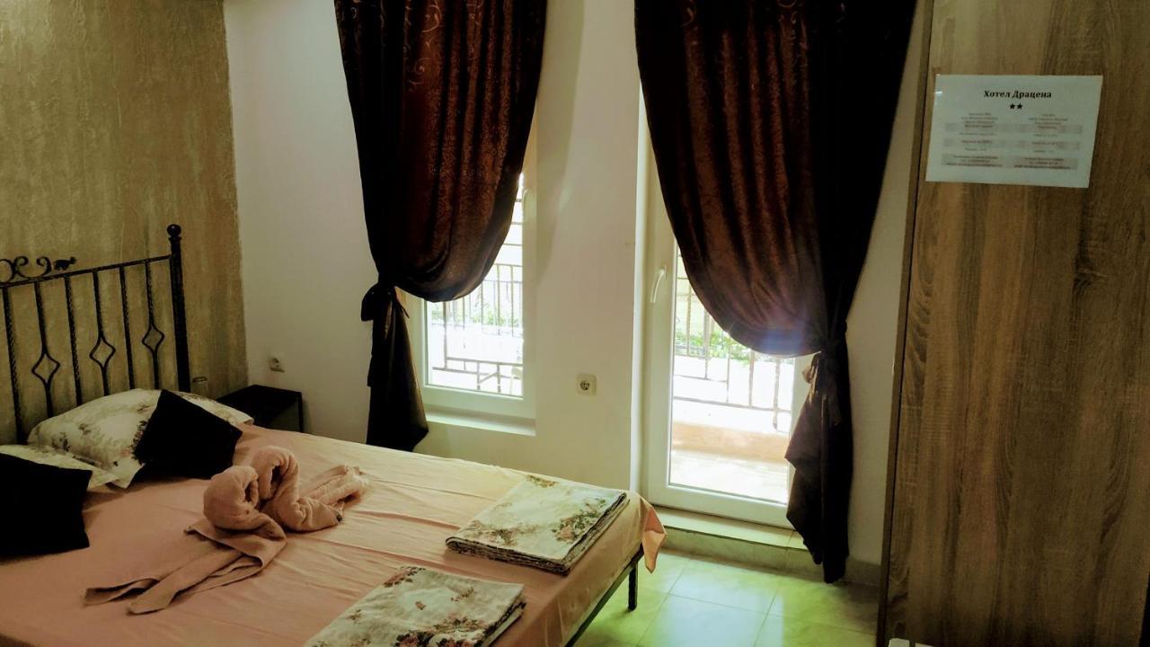 Dracena Guesthouse Ravda Buitenkant foto