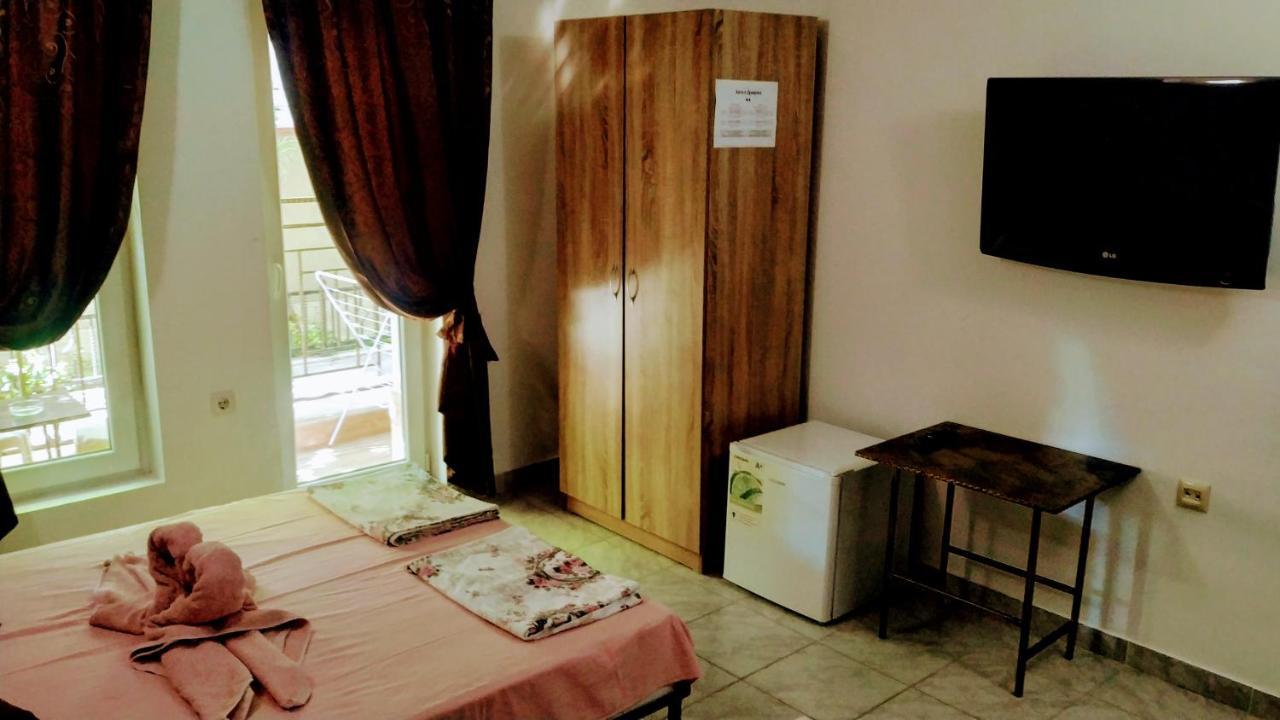 Dracena Guesthouse Ravda Buitenkant foto