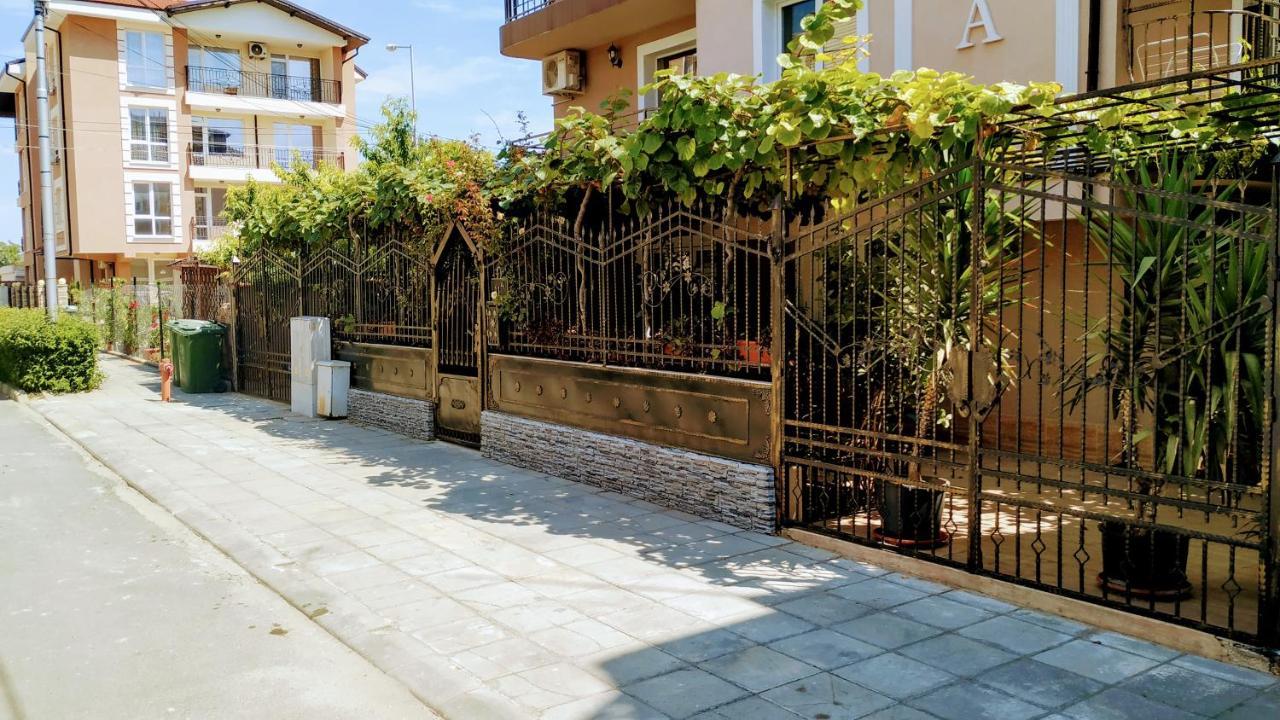 Dracena Guesthouse Ravda Buitenkant foto