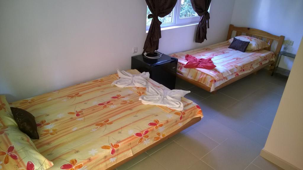Dracena Guesthouse Ravda Buitenkant foto